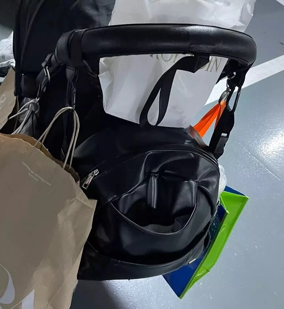 Kinderwagen Tassenhaak | Set Van 2 | Tas Hanger | Verstevigde Klittenband - 2 Stuks Zwart - Afbeelding 6