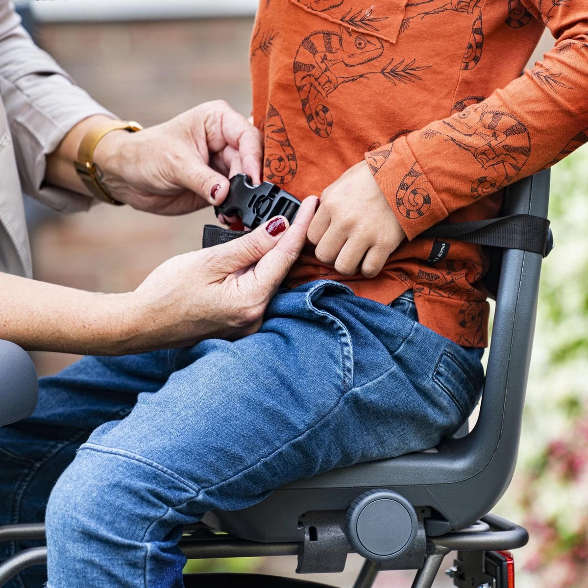 Qibbel 6+ Junior Fietsstoeltje Achter - Zwart Met Bruin Kussentje - Afbeelding 5