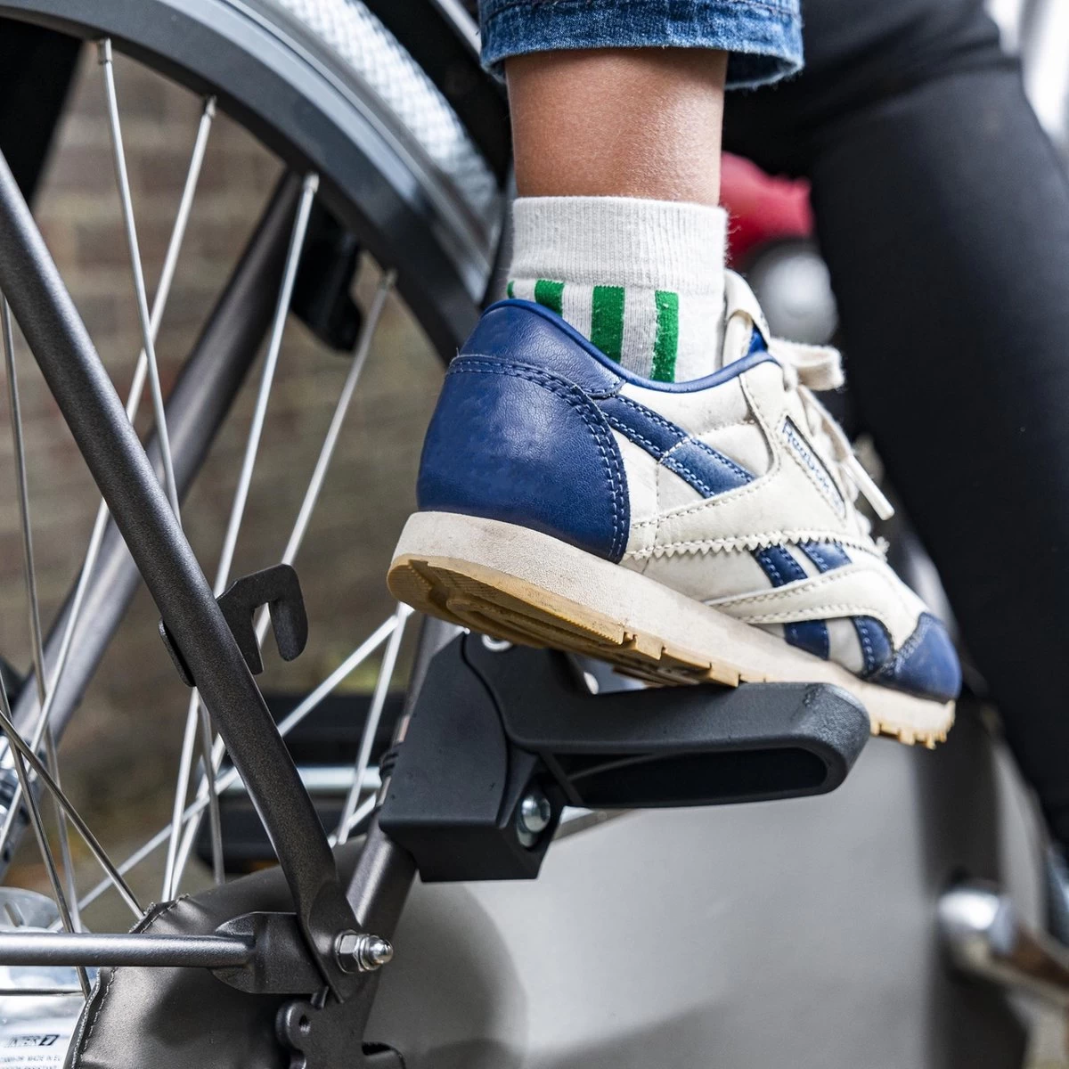 Qibbel 6+ Junior Fietsstoeltje Achter - Legergroen Met Zwart Kussentje - Afbeelding 5